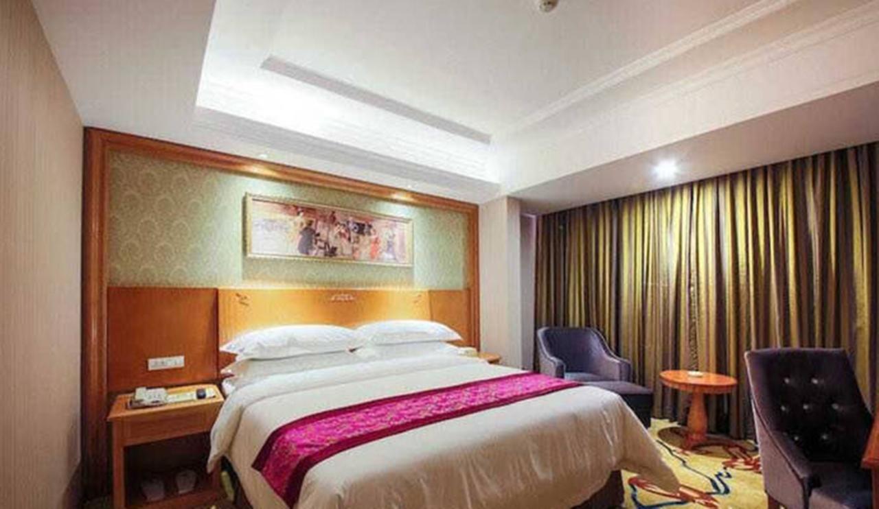 Vienna International Hotel Lhasa Potala Palace Buitenkant foto